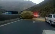 احتمال سقوط سنگ در جاده کرج - چالوس /مسافران در حاشیه جاده توقف نکنند