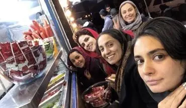 تیپ لیندا کیانی و دوستانش در یک فلافل فروشی