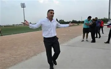 فکری برای دومین بار تهدید به کناره‌گیری کرد