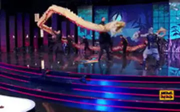 نبرد رستم ایرانی و اژدهای چینی روی صحنه «عصر جدید»!