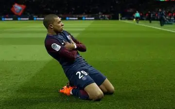 ام‌باپه نقره داغ شد