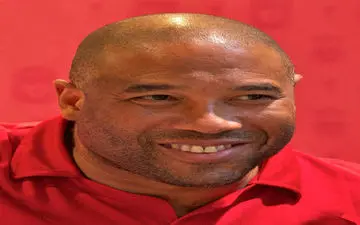 بارنز:  فقط 3 ستاره می توانند جایگزین محمد صلاح ، مانه و فیرمینو با لیورپول شون 