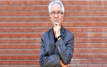 دولت در بحث ساماندهی بازار ارز از اصول خود کوتاه آمده است/ روحانی با همه تجربه خود درک نکرد در حکومت چه خبر است