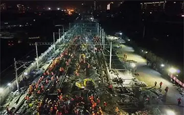 ساخت ایستگاه قطار در 9 ساعت توسط 1500 کارگر! + فیلم