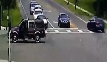 راننده‌ای که بعد از تصادف با یک زن منتظر آمبولانس نماند + فیلم 