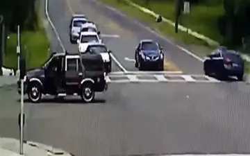 راننده‌ای که بعد از تصادف با یک زن منتظر آمبولانس نماند + فیلم 