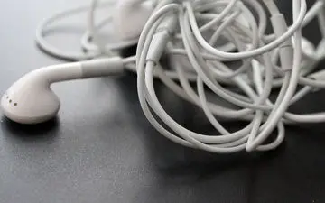 خداحافظی با گره هندزفری با این وسیله‌ی ساده+فیلم