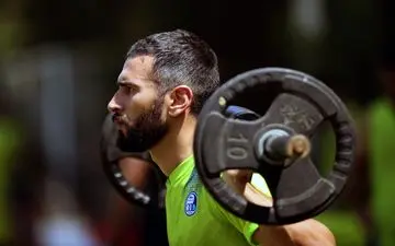 یک گل نزن به نفع نکونام کنار کشید!