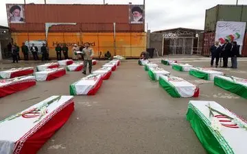پیکر مطهر 46 شهید دفاع مقدس از مرز مهران وارد کشور شد