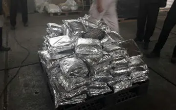 کشف تریاک از تنور نانوایی! + فیلم