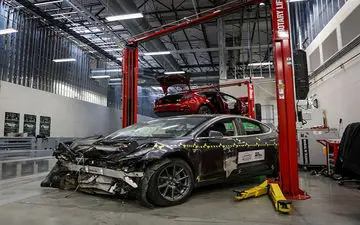 گذر در آزمایشگاه تست تصادف تسلا + فیلم