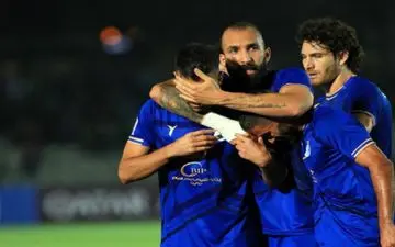 چشمی، از هافبک تا قلب دفاع؛ همه‌کاره استقلال
