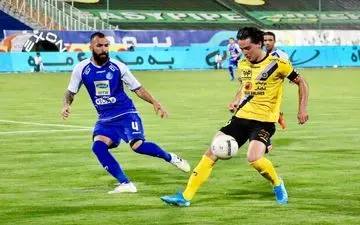  برخی افرادی که به استقلال آمده‌اند دنبال عکس گرفتن هستند!