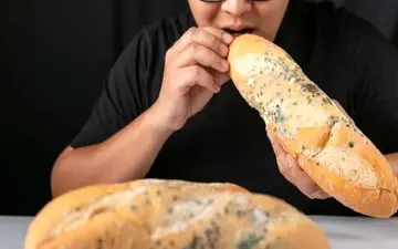 اگر نان کپک زده بخورید چه اتفاقی می‌افتد