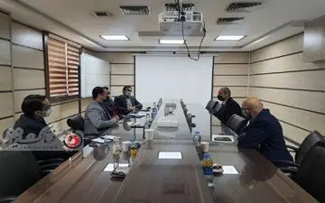 بازدید مشاور اقتصادی وزارت دفاع از مرکز نوآوری آما