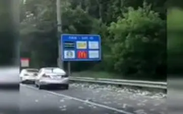  بارش اسکناس در بزرگراه آتلانتا در جورجیای آمریکا