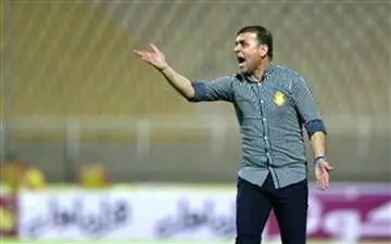 ویسی: هیچ جای دنیا به بازیکن توهین نمی‌کنند