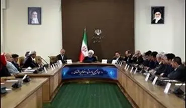 دروغ می گویند که هدفشان از تحریمها مردم ایران نیست