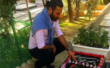 پسر پرحاشیۀ استقلال، گزینۀ دستیاری شفر