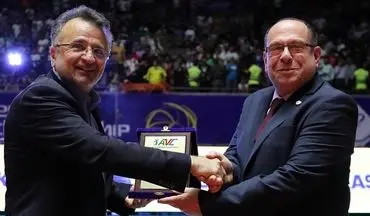 سورپرایز AVC در اختتامیه/ اهدای لوح سپاس کنفدراسیون والیبال آسیا به داورزنی
