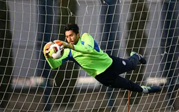 دعوای دروازه بان استقلال با بازیکن خودی، پس از دریافت کارت زرد + فیلم