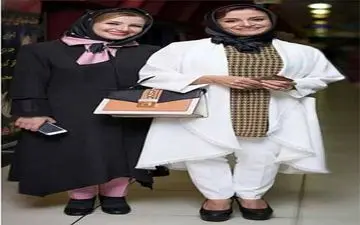 تیپ متفاوت ملیکا و مریلا زارعی در یک مکان مقدس