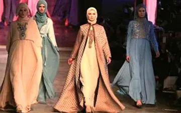 زن مدل مصری با لباسش جنجال به پا کرد +عکس