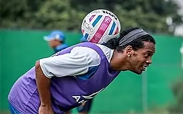 رونالدینیو آماده بازگشت به میادین فوتبال است