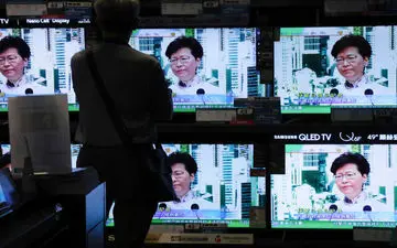 هزاران معترض هنگ‌کنگی خواستار استعفای رهبر این دولت‌شهر