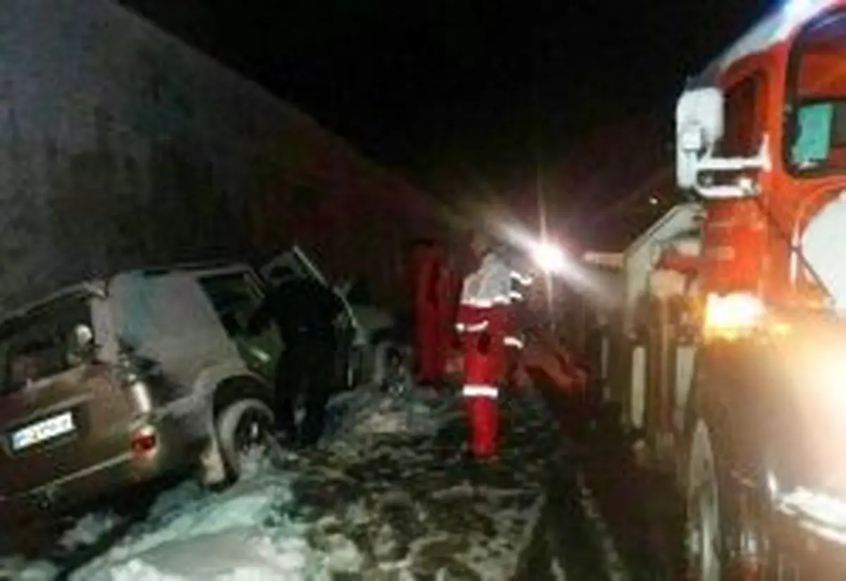 برخورد تریلی با دو خودرو در محور سوادکوه یک کشته بر جای گذاشت