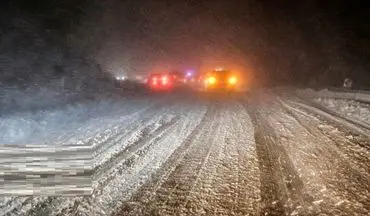 کولاک برف تردد در محورهای ارتباطی شهرستان کوهرنگ را مختل کرد
