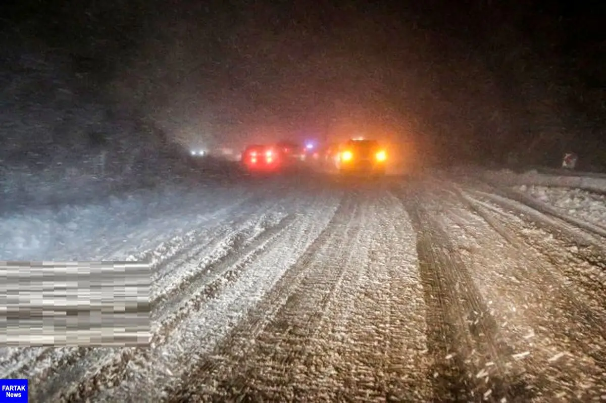 کولاک برف تردد در محورهای ارتباطی شهرستان کوهرنگ را مختل کرد