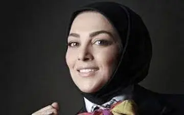 خانم مجری تلویزیون در کنار همسر رستوران دارش