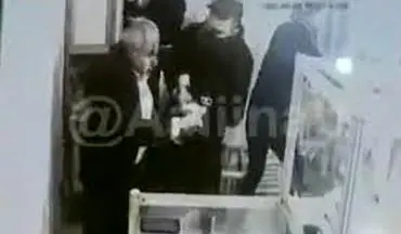 حمله وحشیانه دو سارق به طلا فروشی در اسلامشهر+فیلم