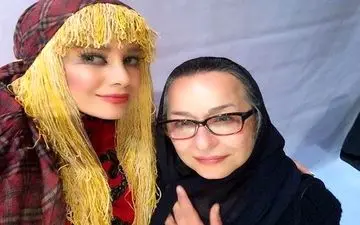 سلفی شراره رخام و آزیتا حاجیان در پشت صحنه یک نمایش تئاتر (عکس)