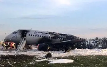 لحظه آتش‌ گرفتن هواپیمای روسی که توسط یکی از مسافران ضبط شده است