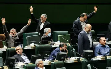 امضای 71 نماینده مجلس برای ساخت بمب اتمی