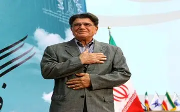 اهدای مدال خلاقیت وایپو به استاد شجریان
