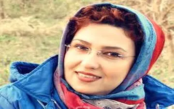 تیپ و ژست جالب معصومه کریمی در استودیو عکاسی