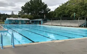 کلرِ استخر برای زنان باردار ضرر دارد؟