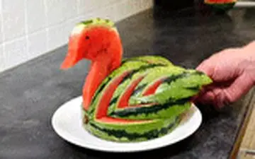 طراحی جالب هندوانه به شکل مرغابی