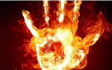 خودسوزی یک مادر  به‌علت ناتوانی در خرید لوازم تحریر برای فرزندانش!