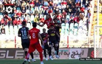 فوری/ بازی تراکتور و پرسپولیس نیمه تمام ماند