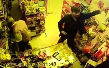 سرقت زعفران از سوپرمارکتی در کرمان +فیلم 