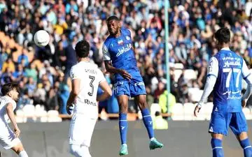 نظر متفاوت یک کارشناس داوری درباره صحنه مشکوک بازی استقلال/ کارت قرمزی که جنجال آفرید!