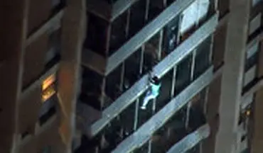 فرار از ساختمان آتش‌گرفته به شیوه مرد عنکبوتی!