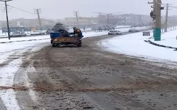 بازگشایی مسیرهای صعب‌العبور پارک کوهستان و طاقبستان/ تمامی معابر برف روبی و نمک پاشی شد