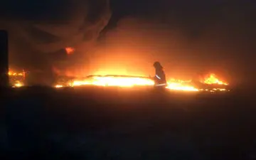 انبار ضایعات در تاکستان آتش گرفت