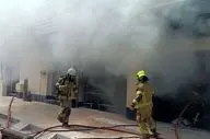  حریق مجتمع تجاری در بلوار سجاد مشهد/ تلاش ۲۰ آتش‌نشان 