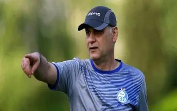 نامجو مطلق: پروتکل‌های بهداشتی در هواپیما رعایت نمیشود/ فقط می‌خواهند پول بگیرند